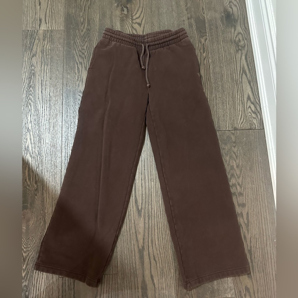 Aritzia Chocolate Brown Sweatpants